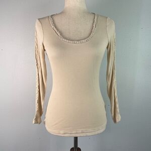 VENUS Cream Fitted Scoop Neck Blouse Size S EUC